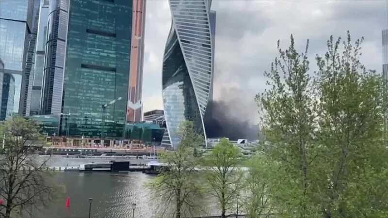 На подземной парковке Москва-Сити начался пожар после взрыва автомобиля
