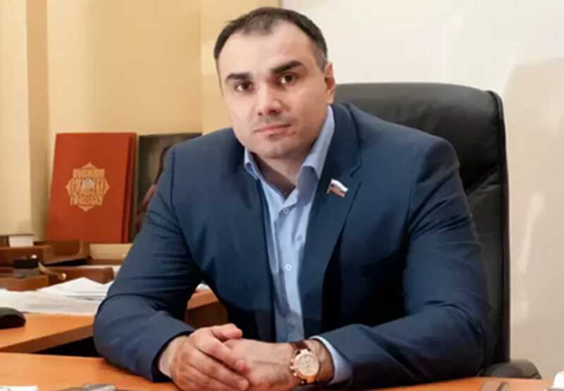 Бывший депутат Заксобрания Кировской области нанес женщине побои на глазах у ребёнка