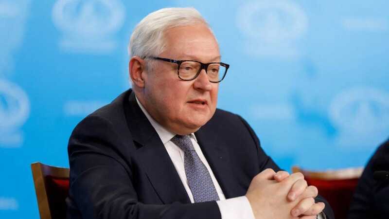 Москва сообщила о продолжающихся переговорах с США на фоне угроз и атак на аэродромы