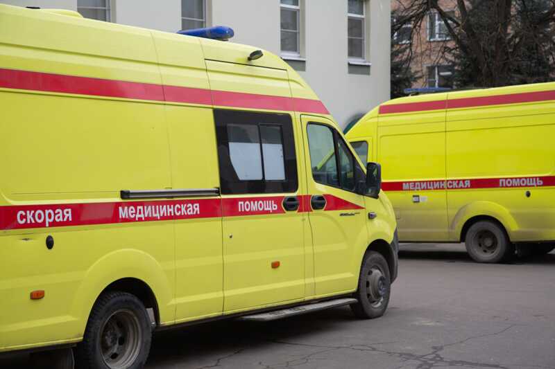 В Петербурге нетрезвые мужчины атаковали медицинскую бригаду скорой помощи