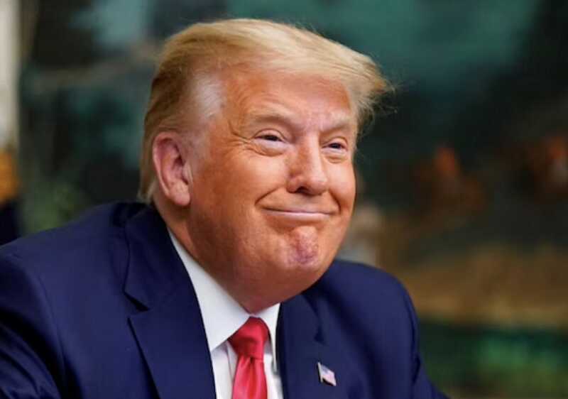 Дональд Трамп представил коллекцию духов со своим лицом
