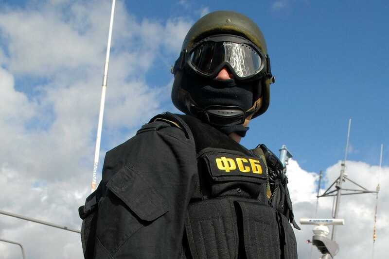 В Петербурге активистку Елену Попову увезли в больницу после обыска ФСБ
