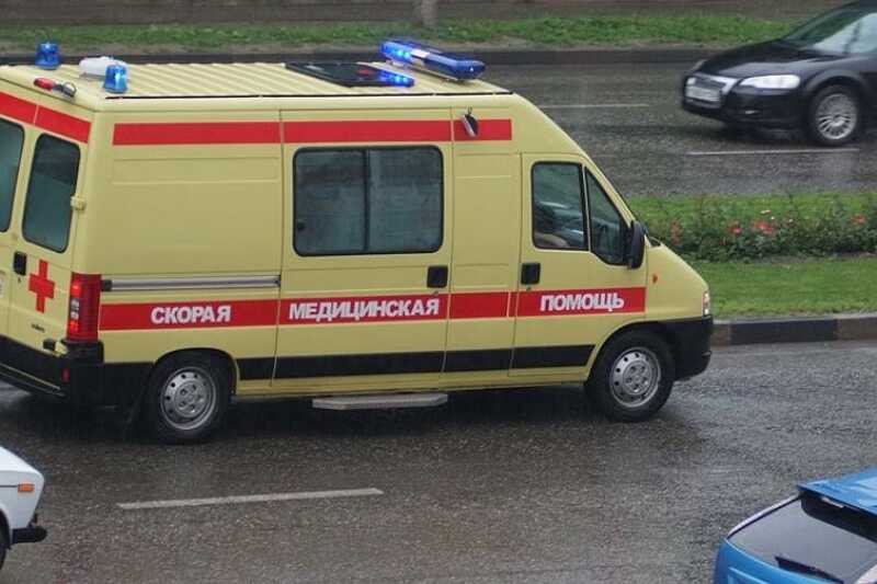 Легковушка сбила людей на остановке в Подмосковье: есть пострадавшие