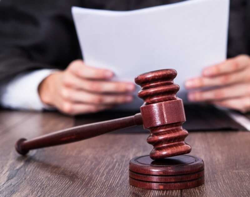 Двое граждан Камчатки предстанут перед судом за сокрытие вида на жительство в другом государстве