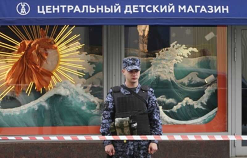 Появились кадры последствий взрыва в Детском мире на Лубянке