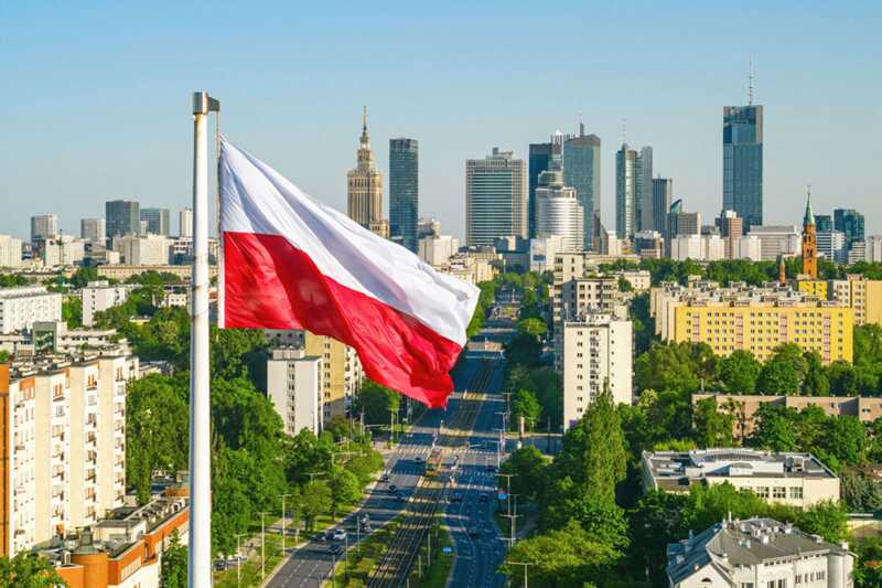 Польские граждане раскритиковали Туска за высылку украинцев и белорусов