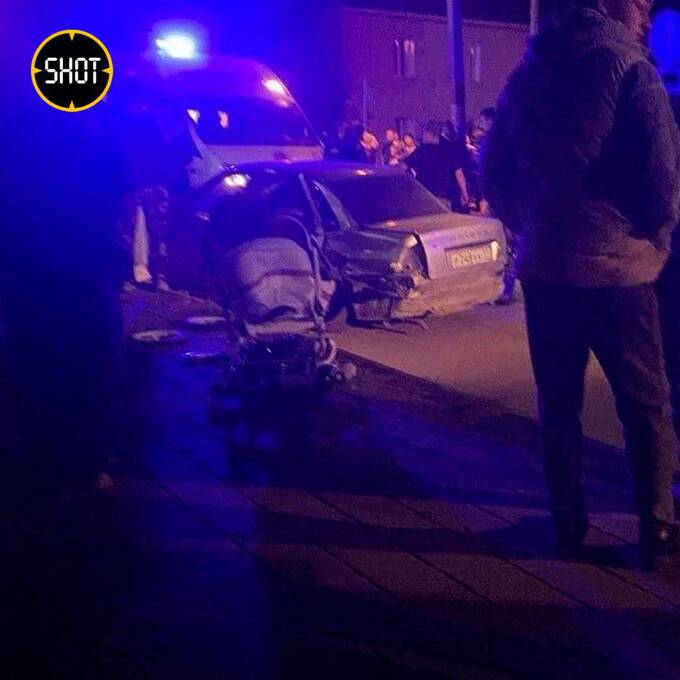 Легковой автомобиль сбил пешеходов после столкновения с маршруткой в Калужской области qqkidzrihkiqrukmp