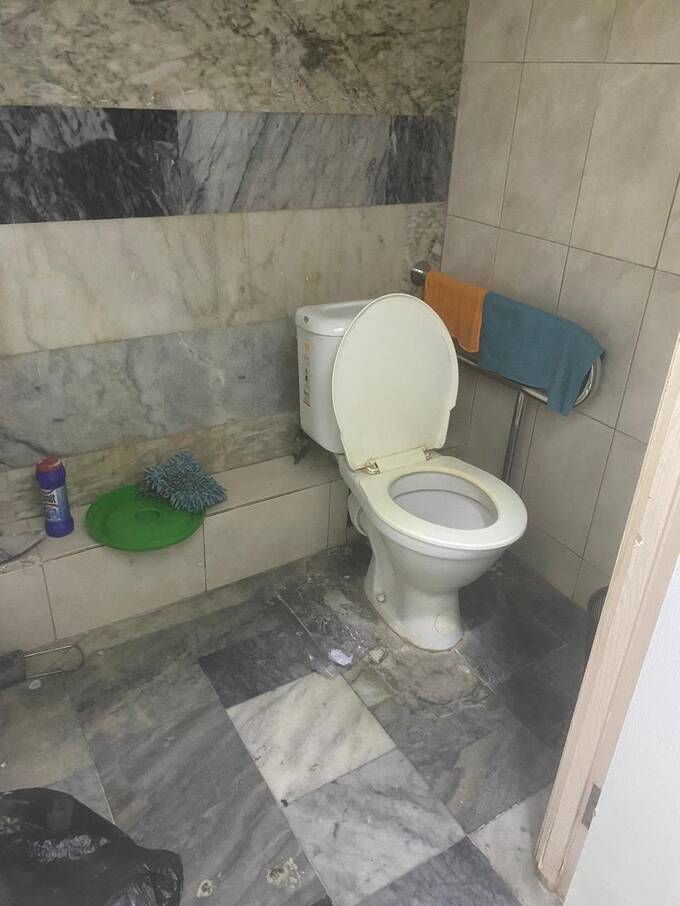 Работники казахстанской палаты предпринимателей пожаловались на антисанитарию и опасные условия труда qkkihritkiurkmp