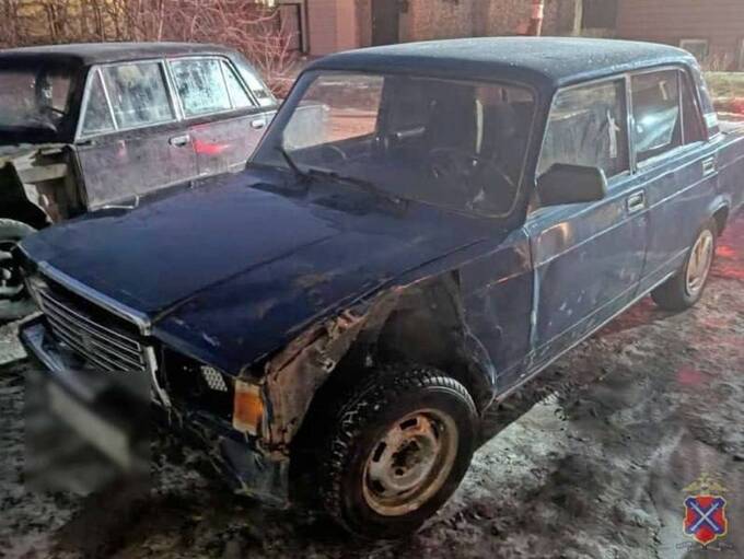 В Волгограде подросток вылетел из багажника автомобиля на высокой скорости qkkihidzeiqhukmp